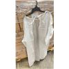 Image 3 : 1 PALLET OF DISPOSABLE PROTECTIVE GOWNS (NON MEDICAL) - APPROX. 30 BOXES PER PALLET/120 PCS. PER BOX