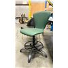 Image 2 : 3 ASSORTED OFFICE CHAIRS AND 1 BLACK FOLDING TABLE