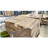 Image 2 : 3 PALLET OF DISPOSABLE FOOD STORAGE CONTAINERS