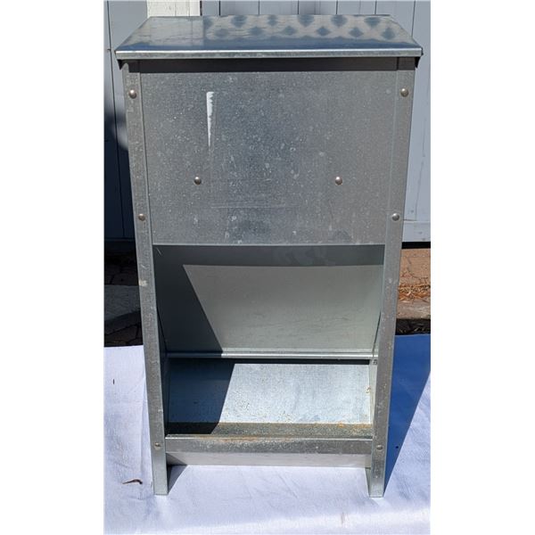 Animal Feeder - Free Choice Dog Feeder