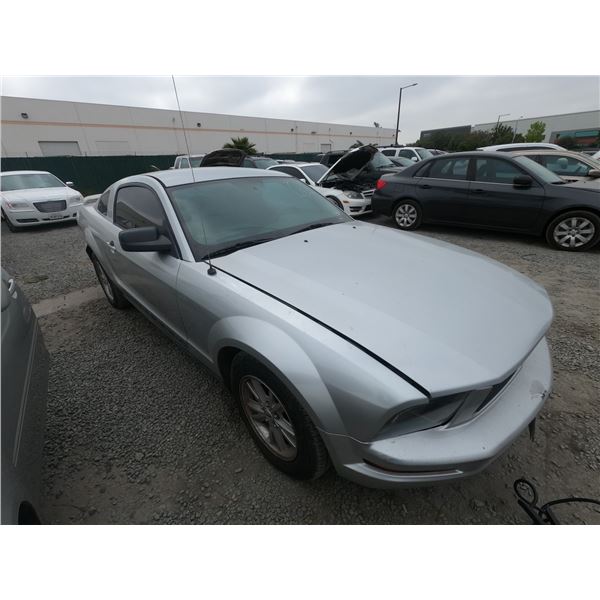 FORD MUSTANG 2005 T