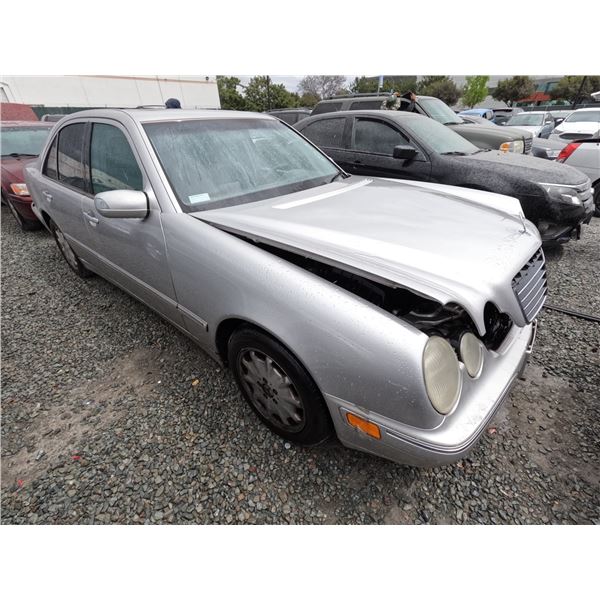MERCEDES E CLASS 2002 T-DONATION