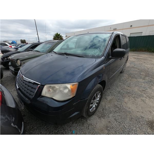 CHRYSLER TOWN AND COUNTRY 2008 T