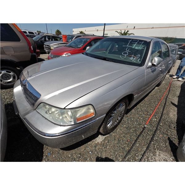 LINCOLN TOWN CAR 2010 ADT-DONATION