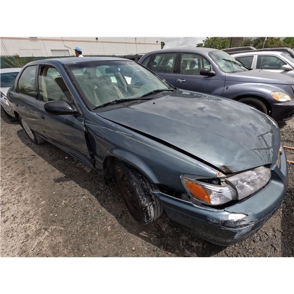 TOYOTA CAMRY 2001 SALV T/DONATION