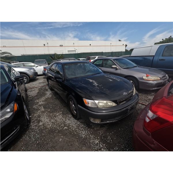 LEXUS ES 300 1998 SALV T/DONATION