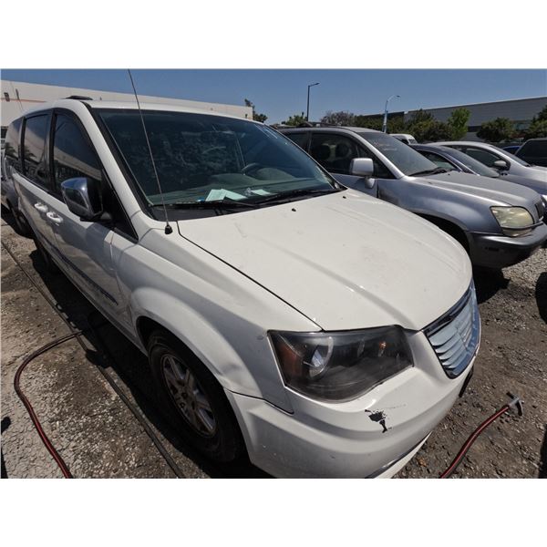 CHRYSLER T&C 2011 SALV/T