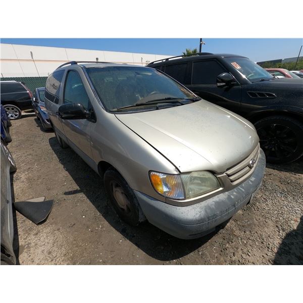 TOYOTA SIENNA 2002 ADT-DONATION