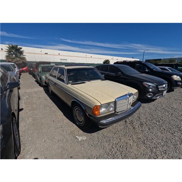 MERCEDES-BENZ 240 1981 T-DONATION
