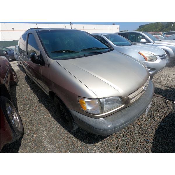 TOYOTA SIENNA 2000 T-DONATION