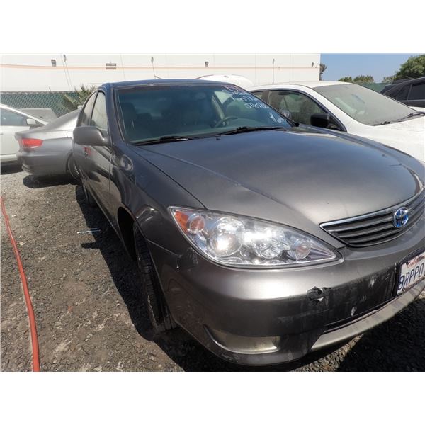 TOYOTA CAMRY 2005 SALV T/DONATION