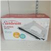 Image 1 : Sunbeam Classic Iron - Mid Size Non-Stick