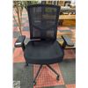 Image 2 : NEW BLUE WHALE MESH BACK OFFICE CHAIR