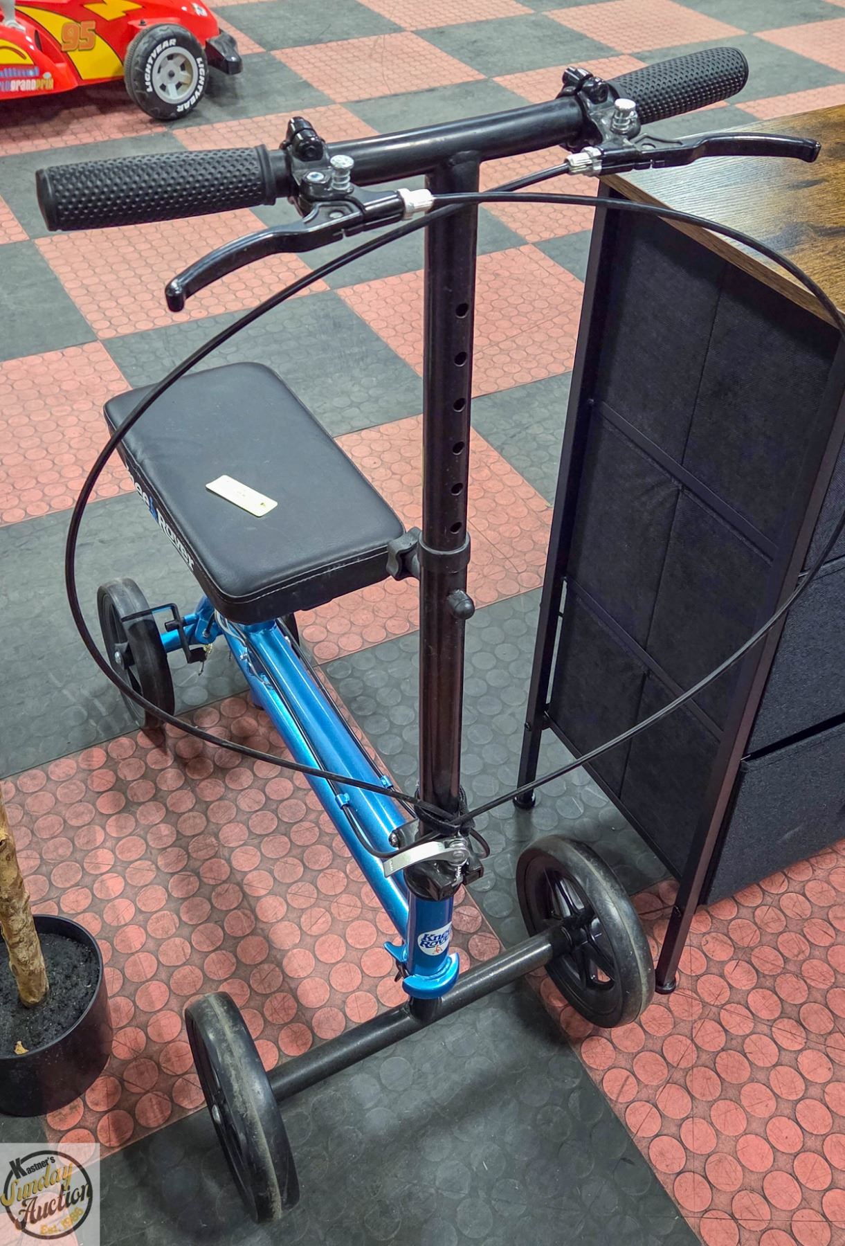 KNEE ROVER LIKE NEW-ESTATE
