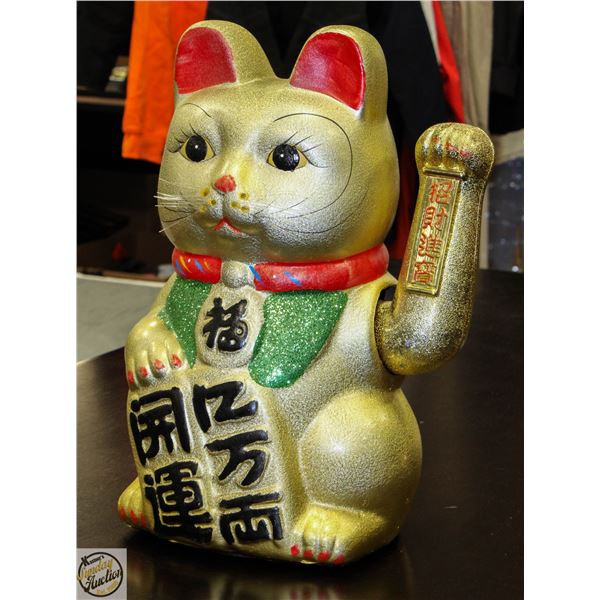 LUCKY CAT