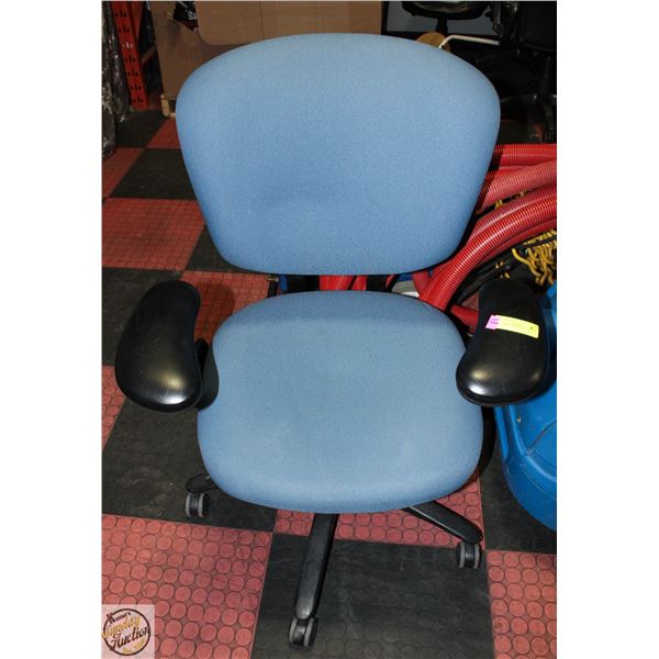 BLUE OFFICE CHAIRS ON WHEELS