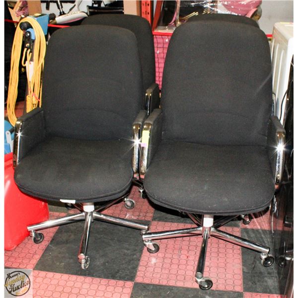 4 BLACK CLOTH OFFICE CHAIRS ON WHEELS