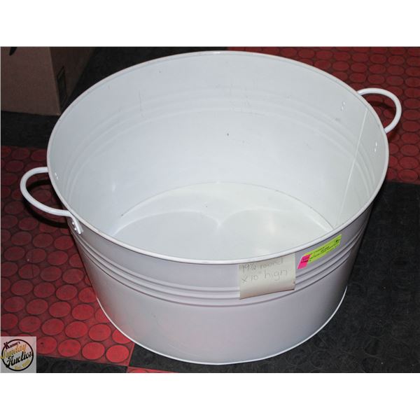 HOME DCOR LARGE WHITE BASIN TUB