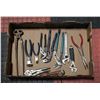 Image 1 : FLAT WITH 11-PIECE ASSORTED HAND TOOLS INCL.