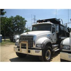 2008 MACK GU713 TRI-AXLE DUMP