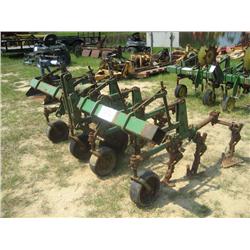 JOHN DEERE 3 ROW CULTIVATOR