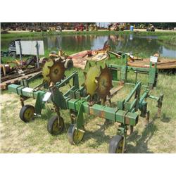 JOHN DEERE 3 ROW CULTIVATOR