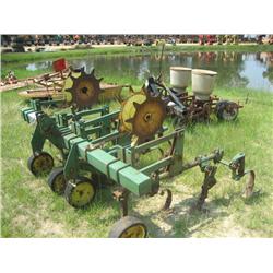 JOHN DEERE 3 ROW CULTIVATOR