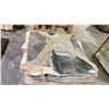 Image 2 : PALLET OF ASSORTED GRANITE FLOORING PIECES (SOME BROKEN)