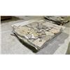 Image 2 : PALLET OF ASSORTED GRANITE SLAB PIECES (SOME BROKEN)