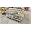 Image 2 : PALLET OF ASSORTED GRANITE SLAB PIECES (SOME BROKEN)