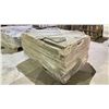 Image 2 : PALLET OF ASSORTED GRANITE SLAB PIECES (SOME BROKEN)