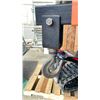 Image 2 : STRANGARM 2TON SHOP CRANE SERIAL # 95090