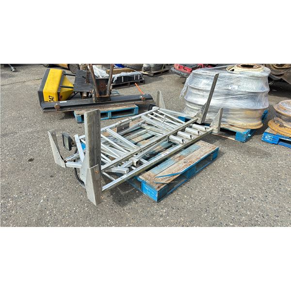 INDUSTRIAL TRUCK RACK WITH LIGHTS