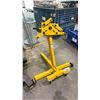 Image 2 : YELLOW PERFORMANCE TOOL 1000 LB ENGINE STAND