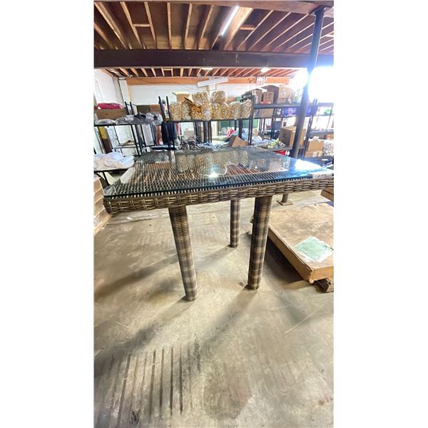*NEW ASSEMBLED* RATANA PRINCEVILLE 42" X 42" X 42" GLASS TOP PATIO BAR TABLE