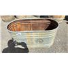 Image 1 : WATERING TROUGH