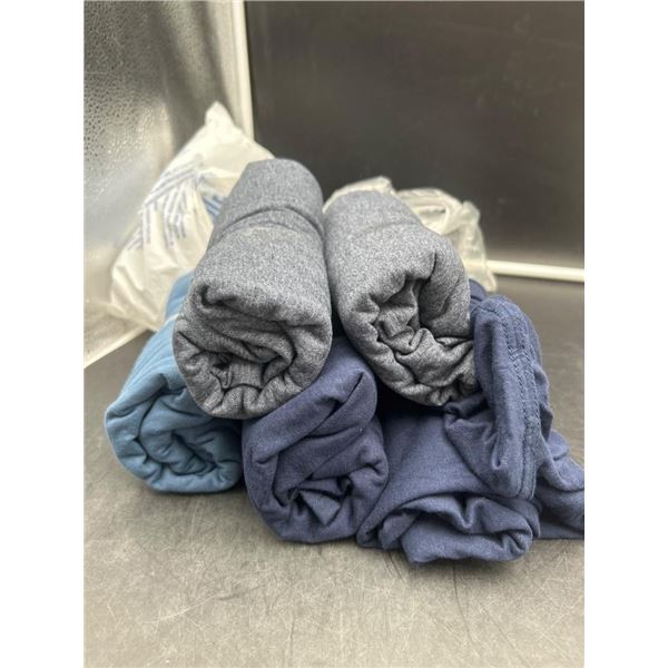 Gildan Men’s V-Neck T-Shirts, 5-Pack, X-Large, Assorted Colors