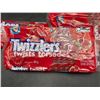 Image 2 : Twizzlers Strawberry Flavored Twists 454 g (Set of 4)