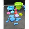 Image 1 : Children’s Sand and Beach Play Set with Molded Shapes and Bucket