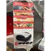 Image 3 : Black+Decker 4-in-1 Multipurpose Grill with Waffle, Sandwich, Griddle, and Grill Plates
