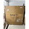 Image 3 : Safety 1st Lift, Lock and Swing Dual-Mode Gate GA048CWH01EB