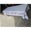 Image 2 : Lot of 2 Washable Fabric Long Table Cloths with Floral-Patterned Cover