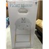 Image 4 : Munchkin Float Easy Clean Foldable High Chair – Compact Modern Design Great for Small Space
