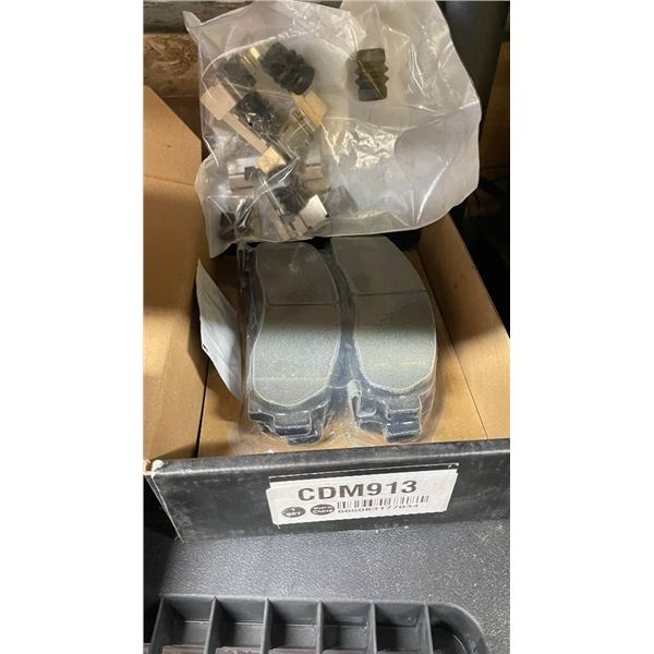 CDM913 Brake Pad Set with Accessories
