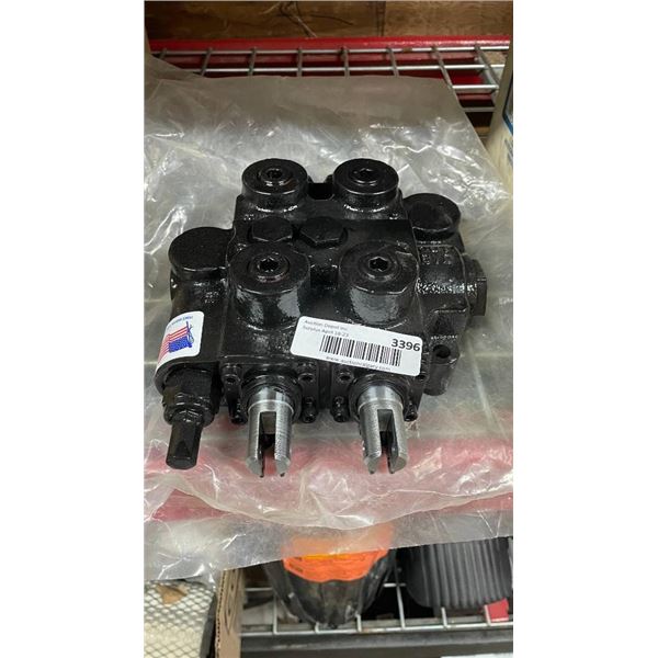 Hydraulic Control Valve with Two Levers and Port Configuration