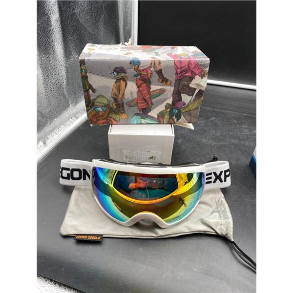 Ski Goggles With Mirrored Lens and Adjustable Strap