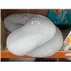 Image 2 : Gray Full-Body Support Pillow with Soft Cover