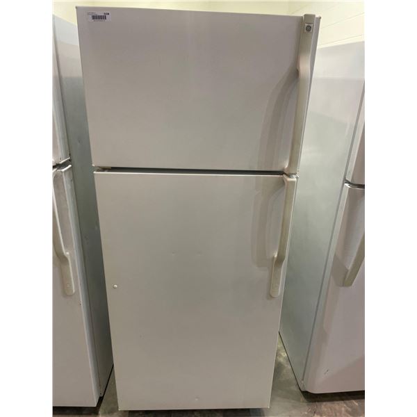 GE White Stand Up Fridge/Freezer