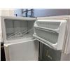 Image 2 : GE White Stand Up Fridge/Freezer