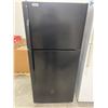 Image 1 : GE Black Stand Up Fridge/Freezer (NEEDS CLEANING)